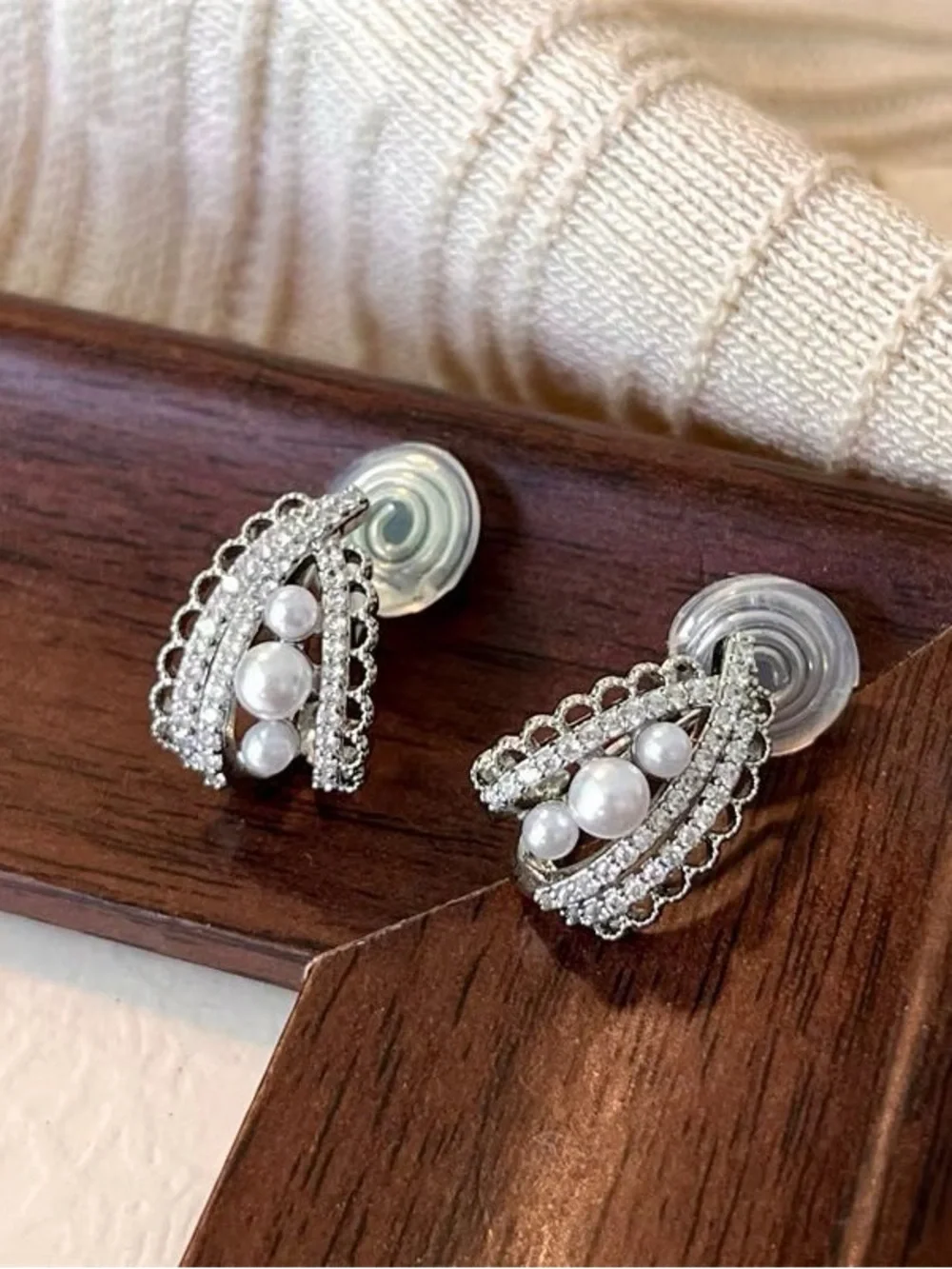 *** High Quality Gold Pearl Cluster Stud Earrings - Elegant Women Jewelry